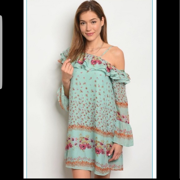 🎉HP🎉Off Shoulder Dress with Ruffles - Picture 2 of 8